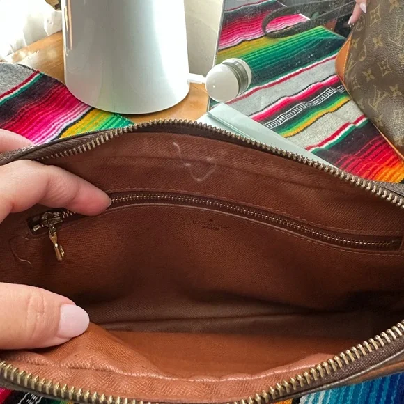 Louis Vuitton Brown Monogram clutch - Picture 3 of 9